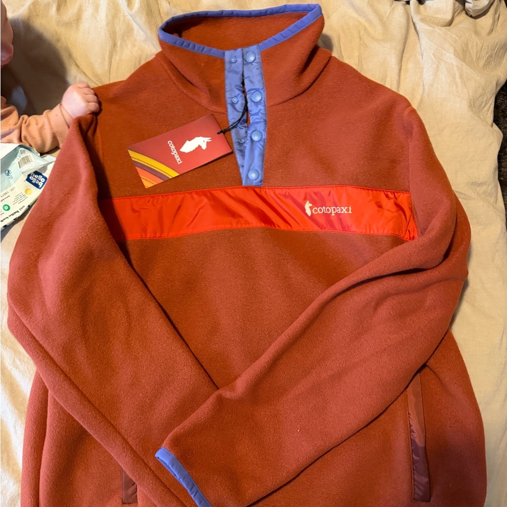 *NEVER WORN* Cotopaxi Pullover - women's xl